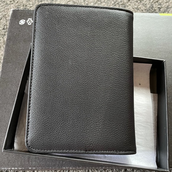 Guess Passport holder - Picture 2 of 4